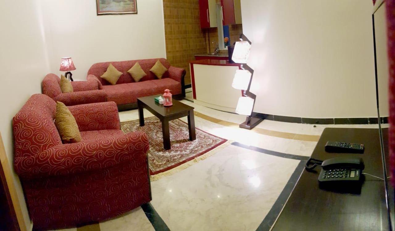 Triple One Hotel Suites アボッターバード エクステリア 写真